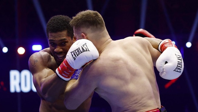 Boxing - The Comeback - Anthony Joshua v Kristian Prenga - Jeddah Superdome, Jeddah, Saudi Arabia - July 26, 2026 Anthony Joshua in action with Kristian Prenga during their heavyweight fight REUTERS/Ibraheem Abu Mustafa
