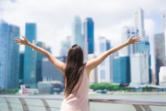 ENFJ dikenal sebagai pribadi yang penuh semangat dan optimisme dalam menjalani hidup. Sikap positif tersebut membantu mereka tetap fokus mengejar impian meski menghadapi berbagai tantangan./ Foto: magnific.com/lifeforstock
