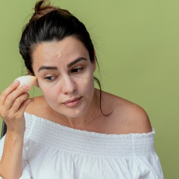 BeauPicks: 4 Foundation dari Brand Lokal yang Bikin Makeup Jadi Flawless