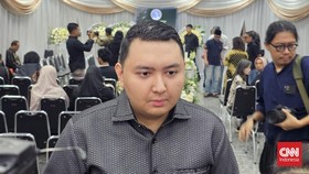 Juru Bicara Otorita Ibu Kota Nusantara (IKN) Troy Pantouw meninggal dunia pada Sabtu (25/7).

Putra sulung Troy, Romeo Matthew Pantouw, mengungkapkan sang ayah tidak memiliki riwayat penyakit serius.