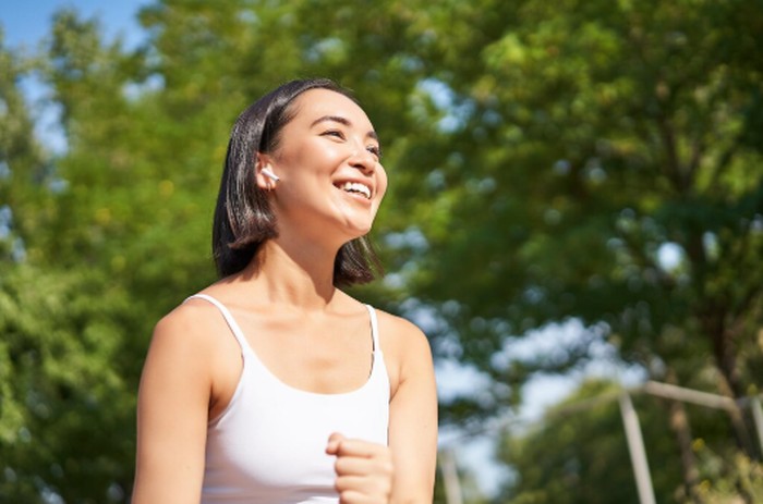 Magnesium, serat, dan polifenol dalam semangka membantu menjaga fungsi otot, saraf, serta kesehatan saluran cerna. Bahkan biji semangka juga mengandung berbagai mineral penting./ Foto: magnific.com/benzoix