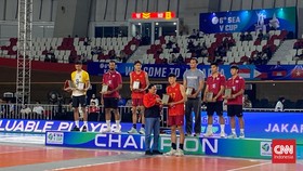 Hendra Kurniawan kembali terpilih menjadi middle blocker terbaik SEA C Cup 2026 atau yang keempat kalinya sejak 2023, di Jakarta, Minggu (26/7).