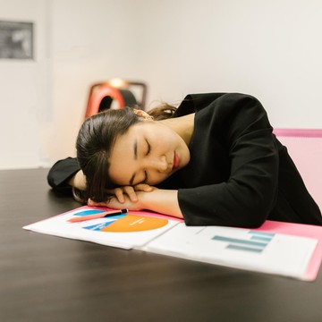 4 Cara Mengenali Orang dengan IQ Tinggi dari Kebiasaan yang Terkesan Malas