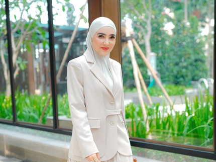 5 Potret Terbaru Ashanty Mantap Berhijab Usai Naik Haji, Curi Perhatian Publik
