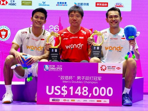 Ganda putra Fajar Alfian/Muhammad Shohibul Fikri meraih gelar juara China Open 2026 usai mengalahkan wakil Korea Selatan pada partai final, Minggu (26/7).