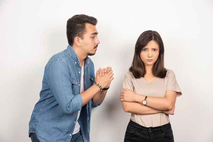 Jika kamu terlalu sering membuat acara dadakan atau acara dibatalkan secara mendadak, artinya kamu bukan prioritasnya. Itu tanda pria yang hanya menjadikan kamu opsi kedua.