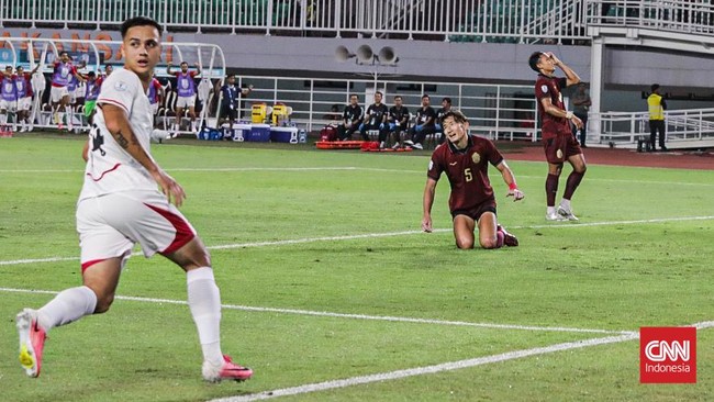 Timnas Indonesia melawan Kamboja dalam pertandingan Asean Hyundai Cup 2026 di Stadion Pakansari, Jawa Barat, Senin (27/7). CNN Indonesia/Febria Adha L