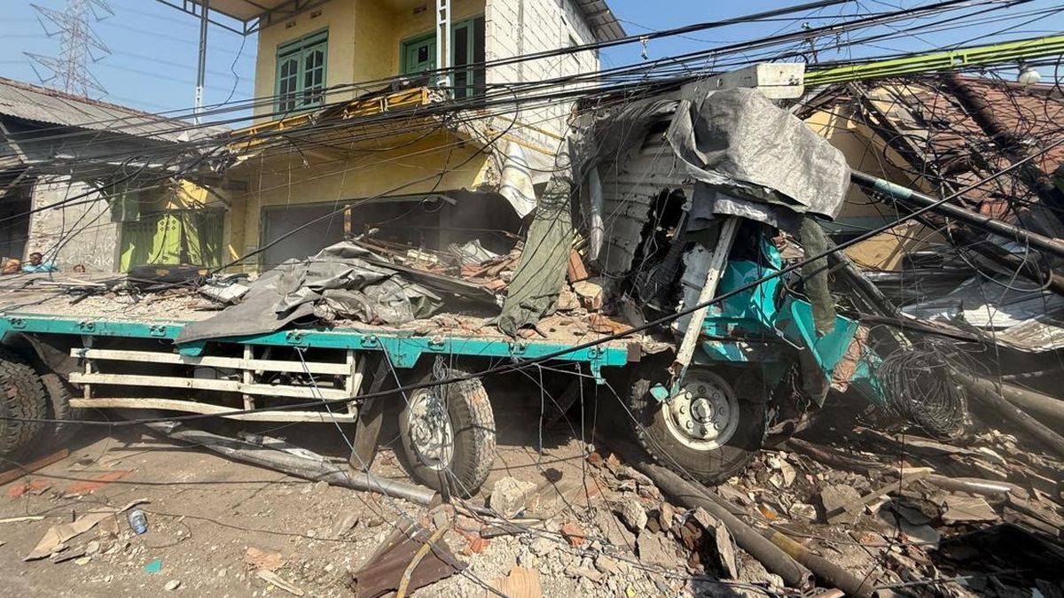 Tabrakan Beruntun di Pasuruan Tewaskan Tiga Orang, Dua Luka Berat