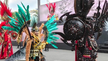Siswa Sekolah Rakyat Memukau di Jember Fashion Carnaval 2026