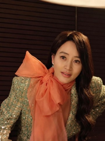 Makin Bersinar di Usia 55 Tahun, Simak Potret Kim Hye Soo yang akan Comeback di Drakor Baru