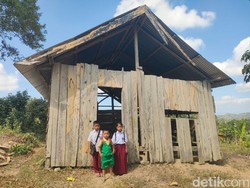 Video: Kala Murid SD Kelas Jauh di Polman Belajar di Gubuk