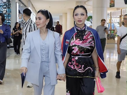 Terpopuler: Potret Krisdayanti Raih 2 Medali Emas di Kejuaraan Nasional Wushu