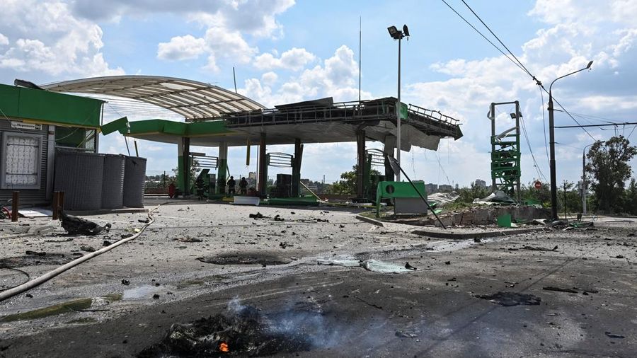 Lokasi sebuah SPBU nan terkena serangan udara Rusia, di tengah serangan Rusia terhadap Ukraina, di Zaporizhzhia, Ukraina, 26 Juli 2026.