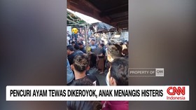 Aksi main hakim sendiri memakan korban jiwa. Seorang pria di Tabanan, Bali, yang diduga melakukan aksi pencurian ayam aduan, tewas usai dikeroyok massa.
Suasana duka pecah dalam prosesi pemakaman korban, di mana sang anak menangis histeris melihat j