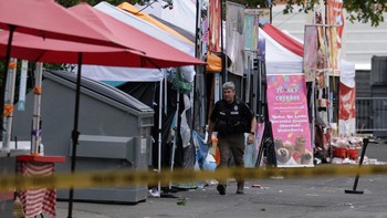 A police officer walks at a site after Seattle Police responded to what they described as a shooting with "multiple" victims at Seattle Center, which was hosting a Bite of Seattle food festival, in Seattle, Washington, U.S., July 26, 2026. REUTERS/Ja