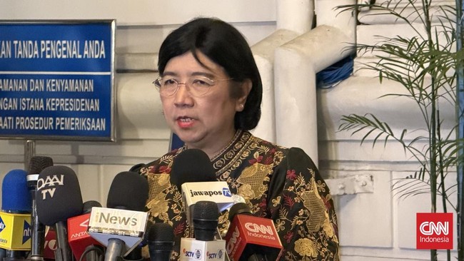 Penjabat Gubernur Bank Indonesia (BI) Destry Damayanti meminta pelaku pasar tidak panik menyusul pengunduran diri Perry Warjiyo sebagai gubernur BI.