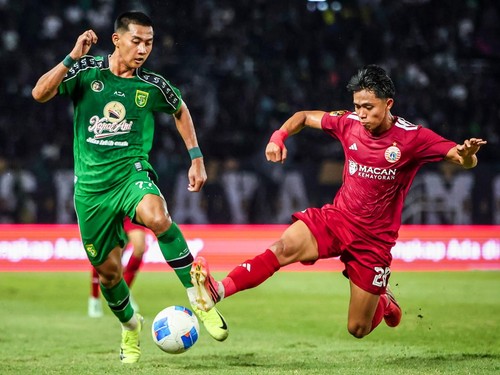Persebaya (hijau) enggan sesumbar lolos ke semifinal Piala Presiden 2026.