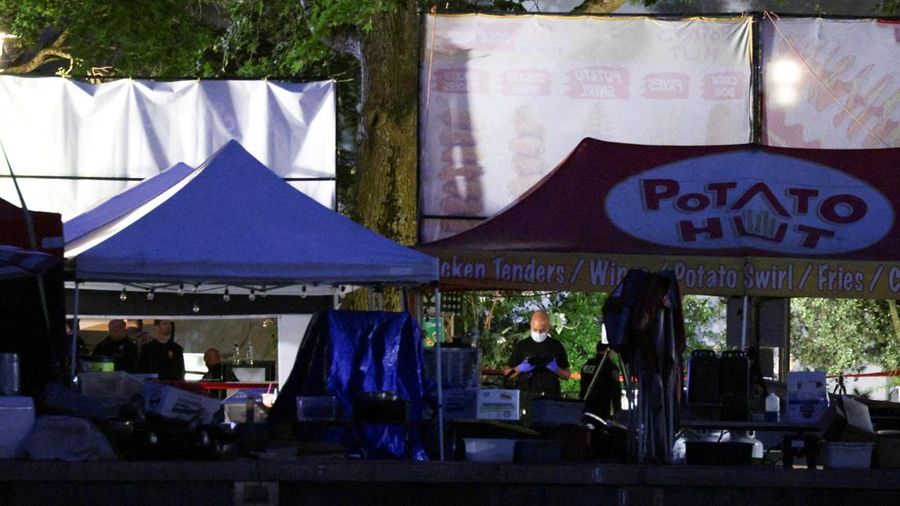 Petugas tanggap darurat bekerja setelah Kepolisian Seattle menanggapi apa nan mereka gambarkan sebagai penembakan dengan