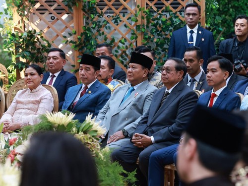 Presiden Prabowo Subianto duduk sebelah Joko Widodo (Jokowi) dan Susilo Bambang Yudhoyono (SBY) saat menghadiri akad dan resepsi pernikahan putra Boy Thohir. (Instagram @Prabowo)