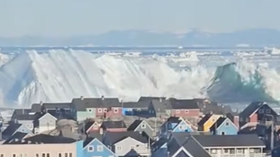 Sebuah video nan diunggah akun TikTok @monahansen1 memperlihatkan momen langka saat gunung es raksasa terbalik di lepas pantai Ilulissat, Greenland, pada 25 Juli 2026. (Tangkapan Layar Tiktok/@monahansen1)
Location