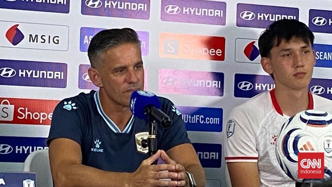Pelatih Timnas Indonesia John Herdman dan Mitchell Baker. (CNNIndonesia/M Ikhwanuddin)