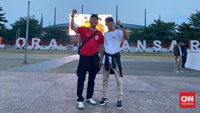 Suporter Timnas Indonesia datang dari berbagai lokasi, termasuk Kalimantan.