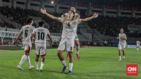 Timnas Indonesia melawan Kamboja dalam pertandingan Asean Hyundai Cup 2026 di Stadion Pakansari, Jawa Barat, Senin (27/7). CNN Indonesia/Febria Adha L