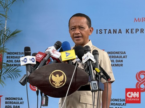 Menteri Energi dan Sumber Daya Mineral (ESDM) Bahlil Lahadalia mengungkapkan Indonesia masih memiliki sekitar 11 ribu desa yang belum menikmati akses listrik.