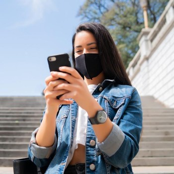5 Ciri Kepribadian Orang yang Jarang Posting Tentang Kehidupan Pribadi di Medsos