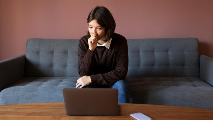 Sering Meragukan Diri Sendiri? Ini Cara Mengatasi Imposter Syndrome agar Lebih Percaya Diri