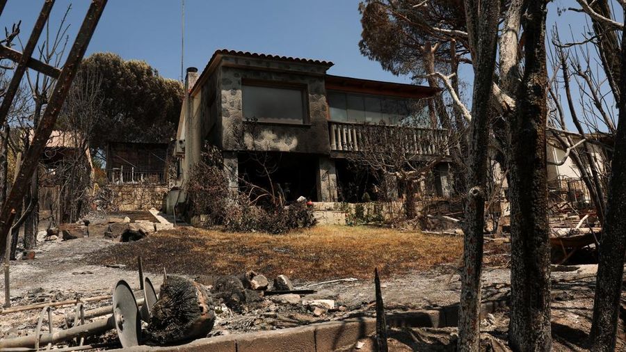 Kerusakan properti di area nan terbakar, akibat kebakaran rimba nan terus melanda provinsi Avila dan Madrid, di El Encinar del Alberche, Toledo, Spanyol, 27 Juli 2026.