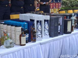 Bea Cukai Sita 20 Ribu Botol Miras Ilegal Senilai Rp 12,5 Miliar di Bali