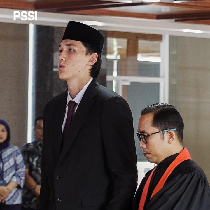 <p>Lahir di Australia, Mitchell kini menyandang status Warga Negara Indonesia (WNI) setelah menjalani pengambilan sumpah pada 13 Juli 2026. Momen ini pun dibagikan langsung melalui akun resmi Persatuan Sepak Bola Seluruh Indonesia (PSSI).&nbsp;(Foto: Instagram @pssi)</p>