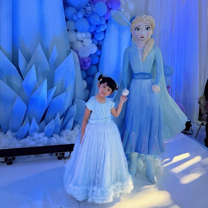 <p>Putri semata wayang YouTuber Ria Ricis, Cut Raifa Aramoana atau akrab disapa Moana, merayakan ulang tahun ke-4, pada 26 Juli 2026. Di hari ulang tahunnya, sang Bunda mengadakan pesta yang meriah di salah satu venue, di kawasan Depok, Jawa Barat. (Foto: Instagram @riaricis1795)</p>