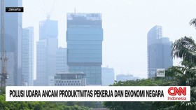 Dampak polusi udara tidak hanya berhenti pada kondisi kesehatan jangka pendek dan ancaman penyakit kronis bagi yang menghirupnya.
Polusi udara pun berdampak pada produktivitas para pekerja dan performa dunia usaha. Bank Dunia mencatat pengaruh dampa