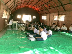 Ruang Kelas Terbakar, Siswa Mts Nujumul Huda Lombok Barat Belajar di Tenda