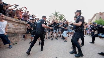 Ribuan Warga Mallorca Turun ke Jalan Usir Turis