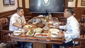 Sekretaris Kabinet Teddy Indra Wijaya menerima Ketua Umum Kamar Dagang dan Industri (Kadin) Indonesia, Anindya Bakrie, di Gedung Sekretariat Kabinet, Senin, 27 Juli 2026