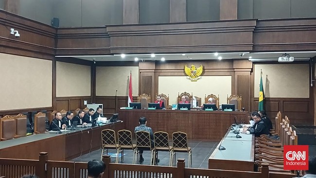 Jaksa Penuntut Umum pada Komisi Pemberantasan Korupsi (JPU KPK) mendakwa mantan Kepala Seksi Intelijen Cukai Subdirektorat Intelijen Direktorat Penindakan dan Penyidikan pada Direktorat Jenderal Bea dan Cukai (DJBC), Budiman Bayu Prasojo, menerima gr