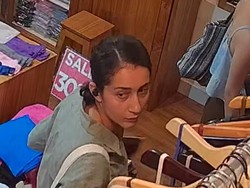Bule Wanita Curi 4 Pakaian Senilai Rp 2,5 Juta di Ubud Terekam CCTV