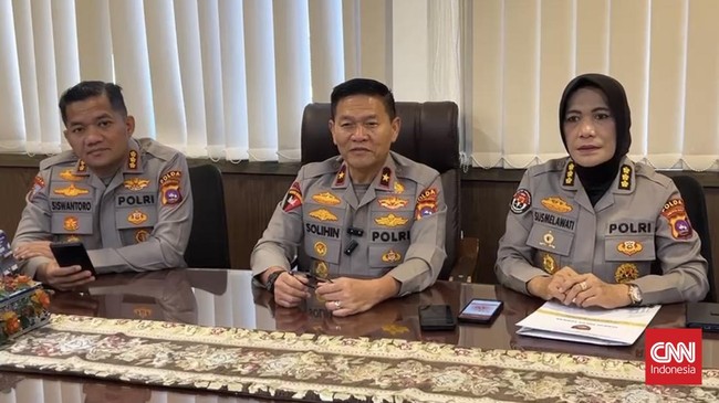 Perwira polisi AKBP F batal dilantik sebagai Kabid Dokkes Polda Sumbar karena sedang menjalani pemeriksaan kasus dugaan kekerasan seksual terhadap Polwan.