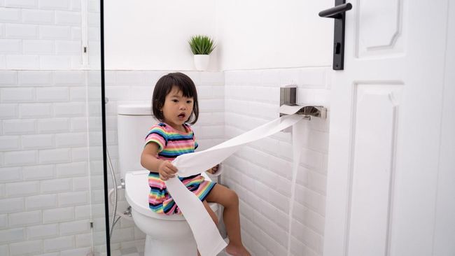 Toilet Training Anak di Malam Hari: Kapan Si Kecil Siap dan Bagaimana Caranya?