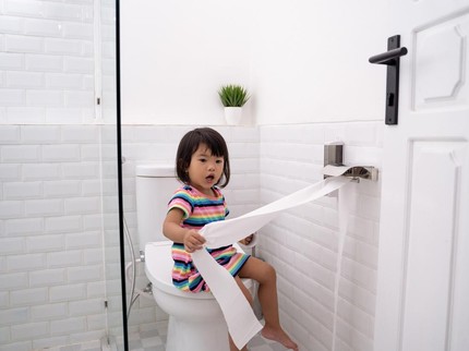 Toilet Training Anak di Malam Hari: Kapan Si Kecil Siap dan Bagaimana Caranya?