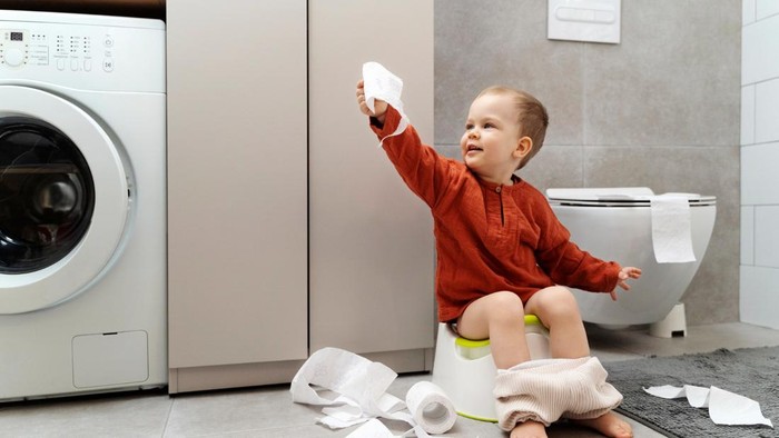 5 Cara Mengajarkan Anak Toilet Training dengan Mudah 