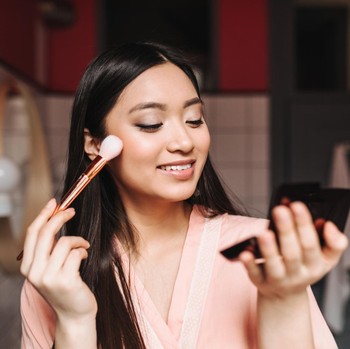 4 Gaya Makeup Simpel dan Elegan yang Identik dengan Perempuan Berkelas