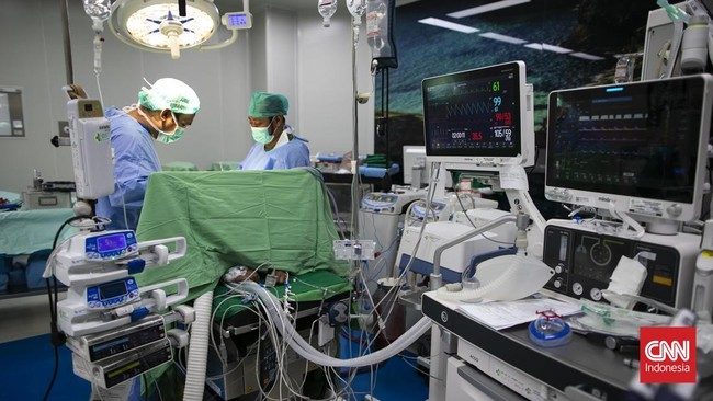 Di balik punggung yang perlahan berubah bentuk, tersimpan kisah perjuangan Refan (14) seorang remaja untuk kembali berdiri tegak melawan skoliosis yang dapat berkembang pesat saat tubuh memasuki fase pertumbuhan. Skoliosis merupakan kondisi tulang be