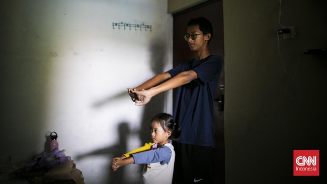 Di balik punggung yang perlahan berubah bentuk, tersimpan kisah perjuangan Refan (14) seorang remaja untuk kembali berdiri tegak melawan skoliosis yang dapat berkembang pesat saat tubuh memasuki fase pertumbuhan. Skoliosis merupakan kondisi tulang be