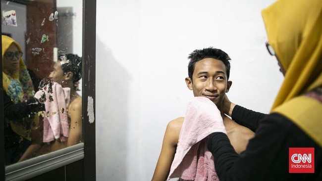 Di balik punggung yang perlahan berubah bentuk, tersimpan kisah perjuangan Refan (14) seorang remaja untuk kembali berdiri tegak melawan skoliosis yang dapat berkembang pesat saat tubuh memasuki fase pertumbuhan. Skoliosis merupakan kondisi tulang be