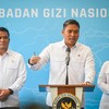 Kepala Badan Gizi Nasional (BGN) Sudaryono (tengah) didampingi Wakil Kepala BGN Trenggono (kiri) dan Agustina Arumsari (kanan) memberikan keterangan pers terkait penutupan dapur SPPG bermasalah di Jakarta, Senin (27/7/2026). BGN telah menutup sebanya