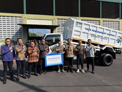 Kodam Udayana Dapat 1 Dump Truck dari BRI untuk Tangani Sampah